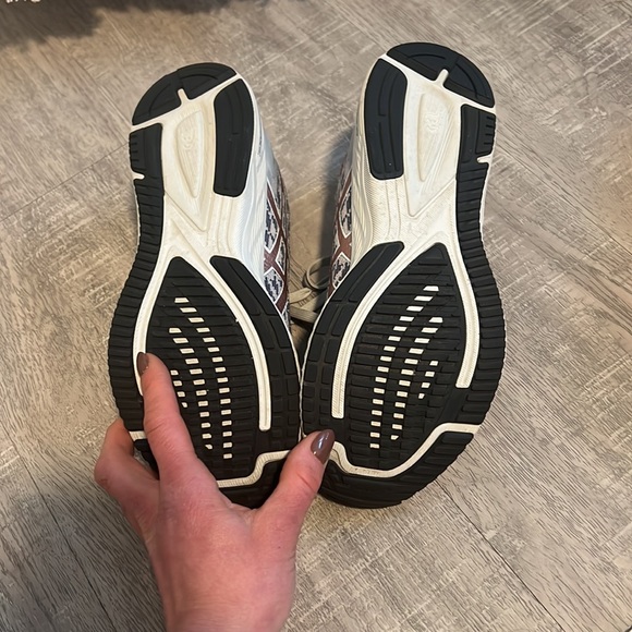 ASICS WOMEN'S GEL-DS TRAINER Size 6.5 - Picture 4 of 10